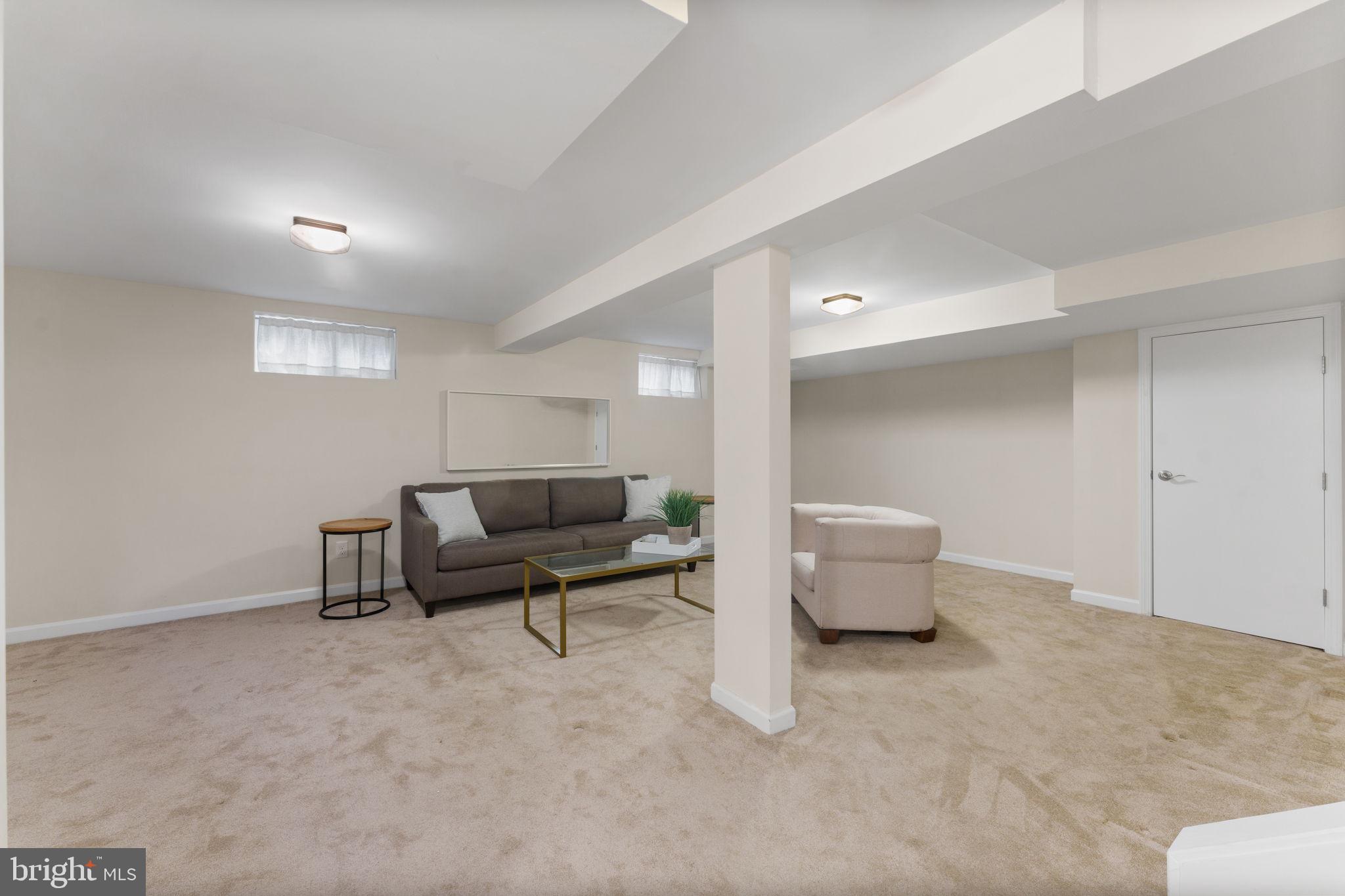 2915 MEADOW LANE