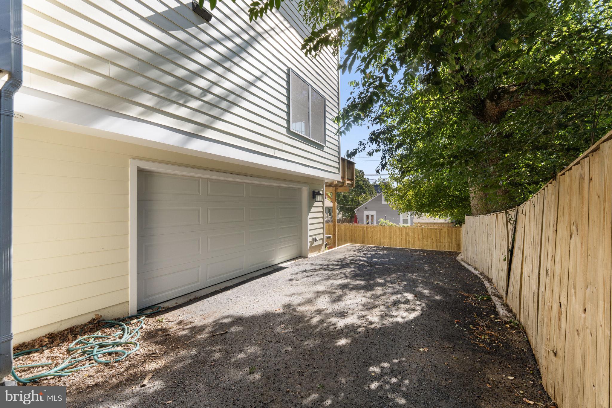 2915 MEADOW LANE