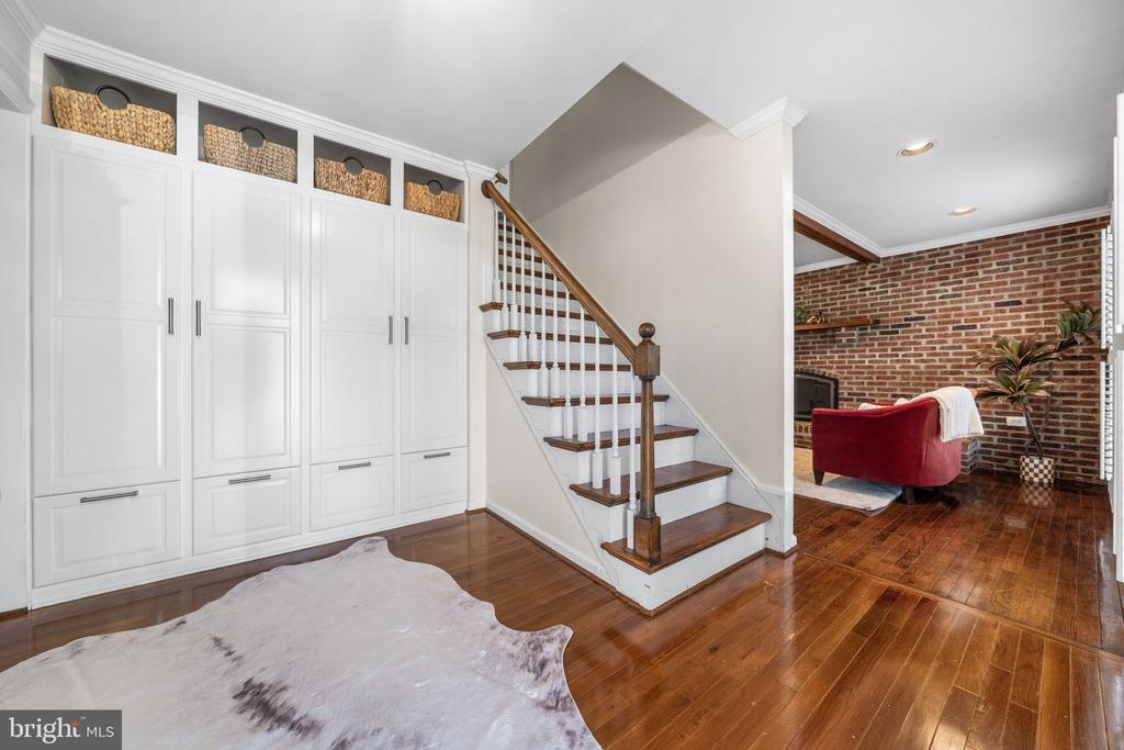 7115 HUNDSFORD LANE