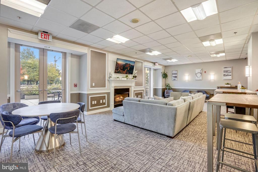2726 GALLOWS ROAD Unit: 413