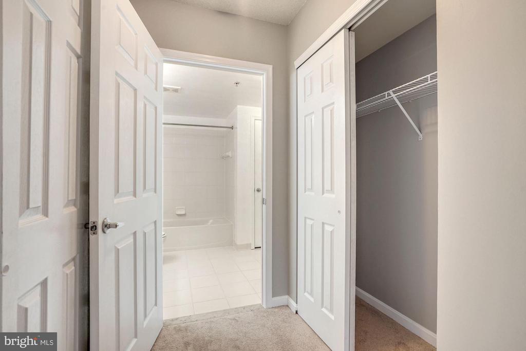 2726 GALLOWS ROAD Unit: 413
