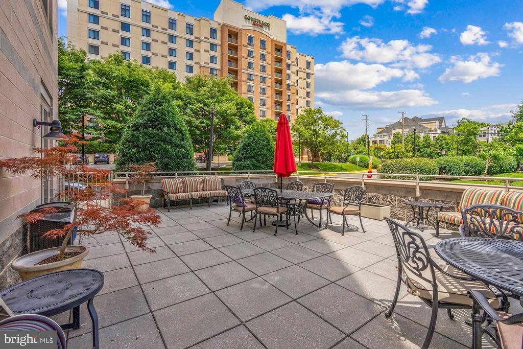 2726 GALLOWS ROAD Unit: 413