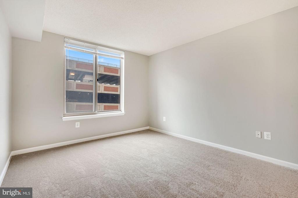2726 GALLOWS ROAD Unit: 413