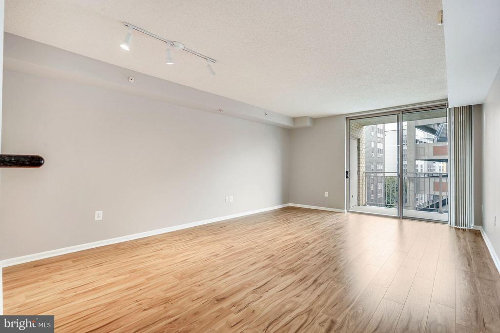 2726 GALLOWS ROAD Unit: 413