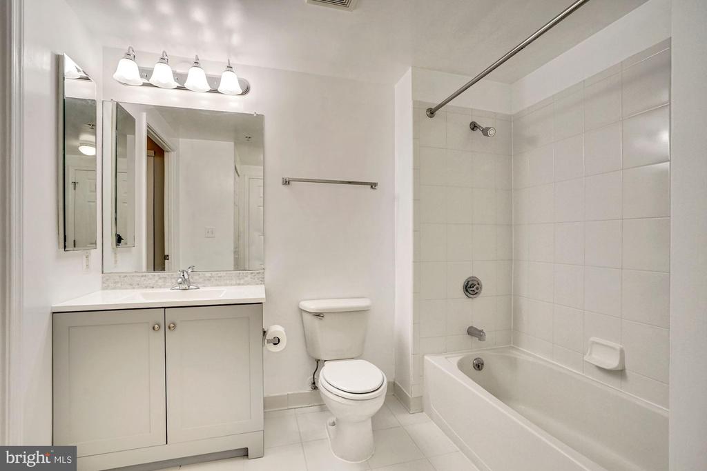 2726 GALLOWS ROAD Unit: 413