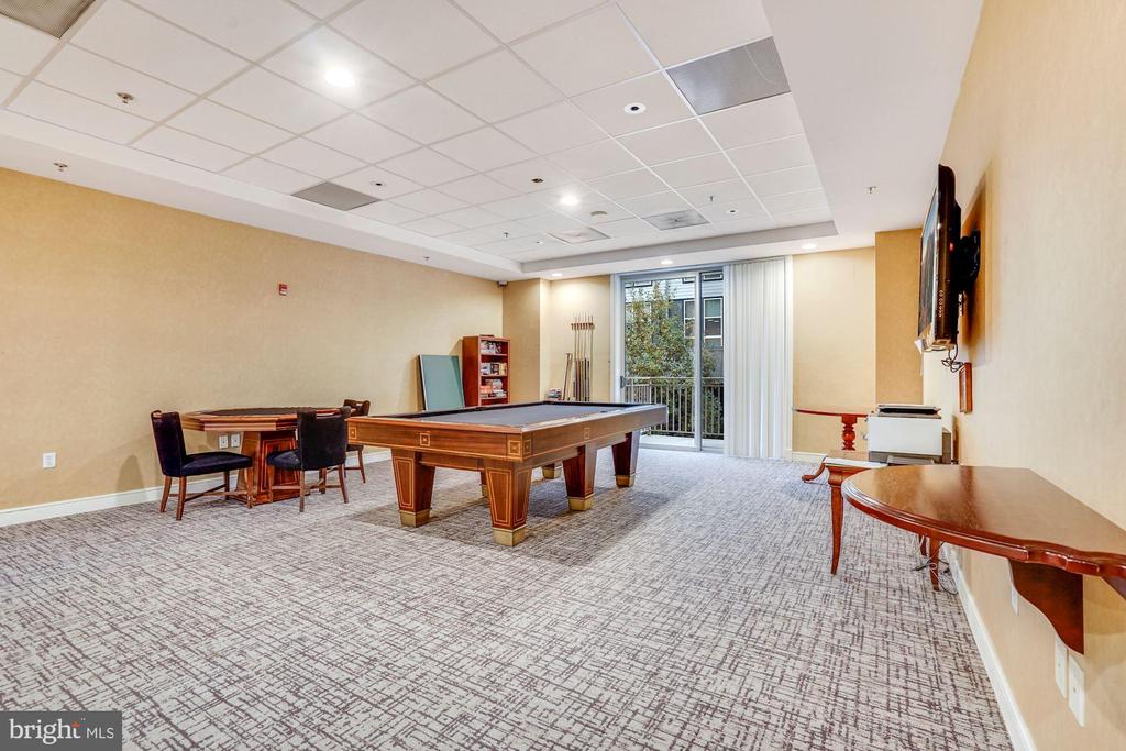2726 GALLOWS ROAD Unit: 413