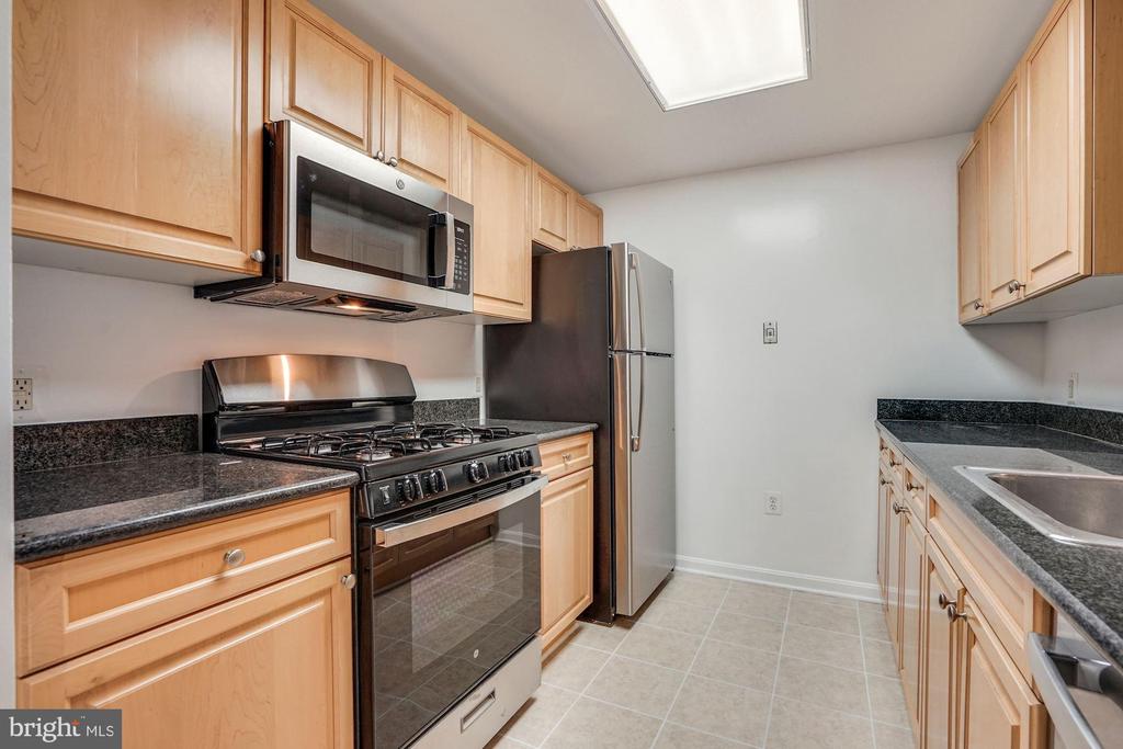 2726 GALLOWS ROAD Unit: 413