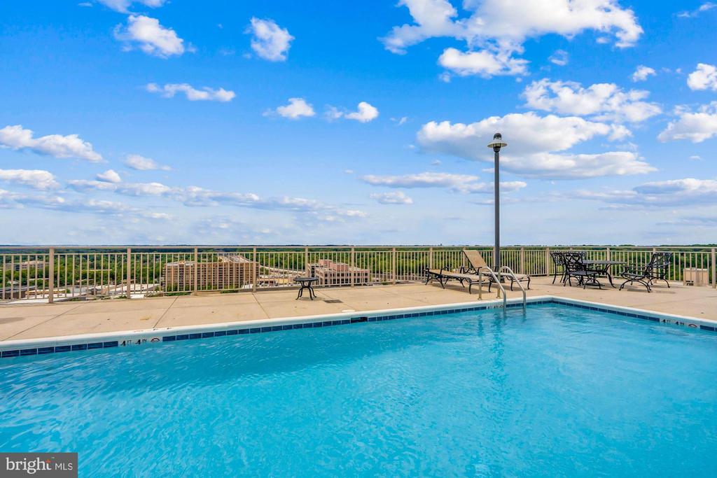 2726 GALLOWS ROAD Unit: 413