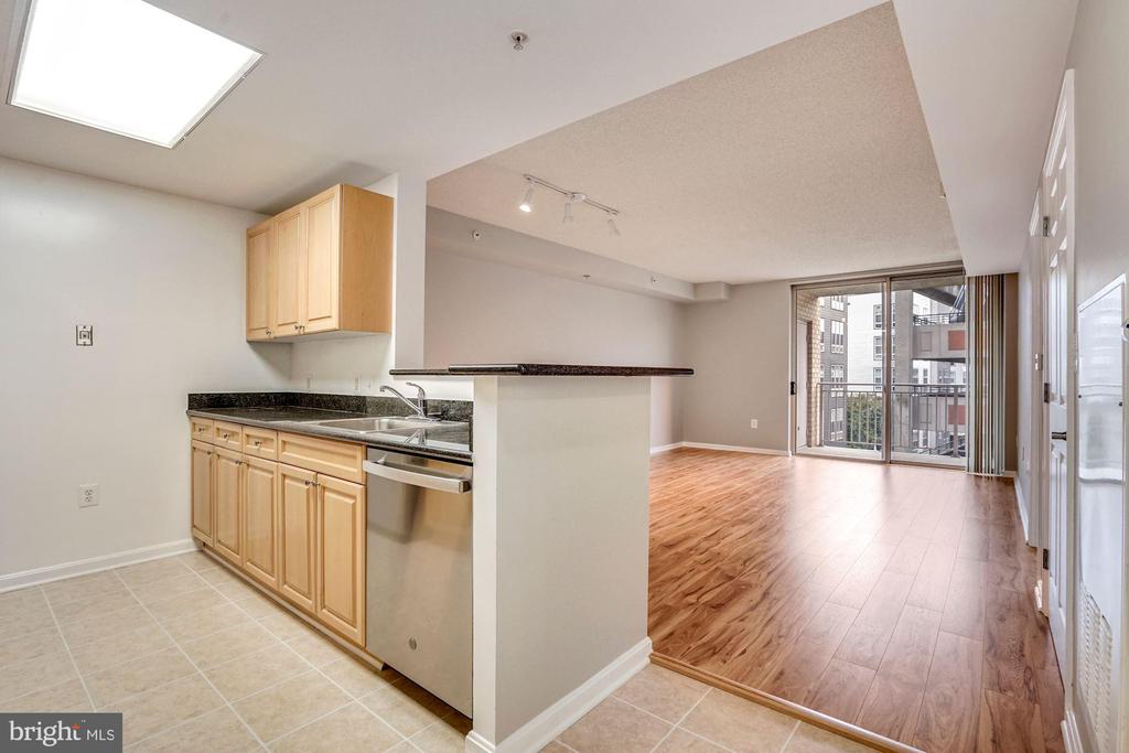 2726 GALLOWS ROAD Unit: 413