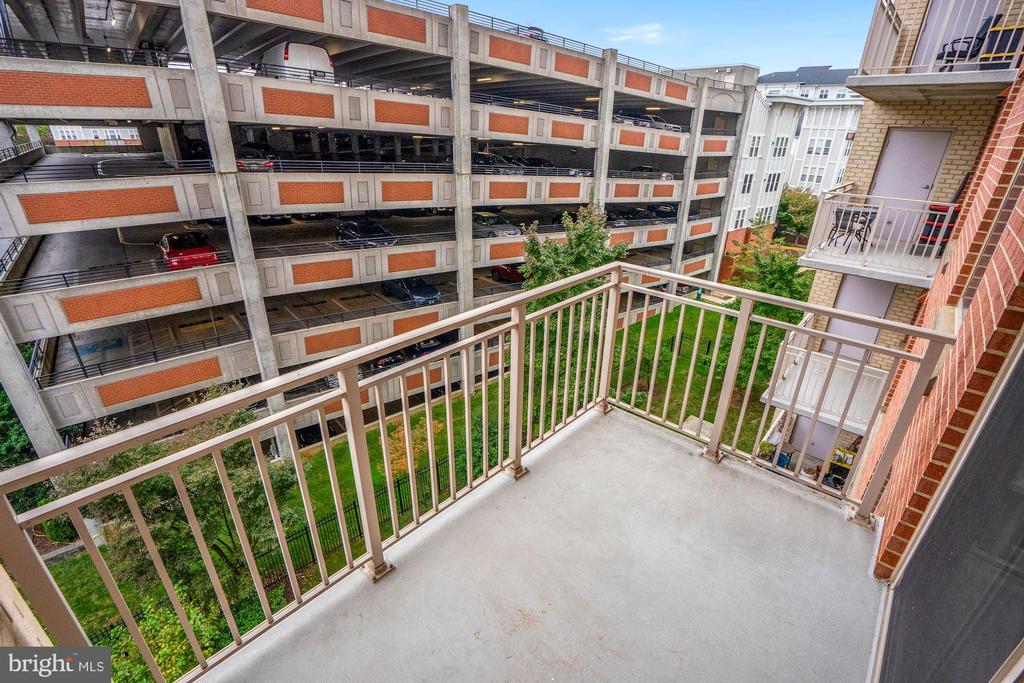 2726 GALLOWS ROAD Unit: 413