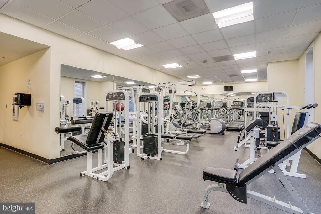 2726 GALLOWS ROAD Unit: 413