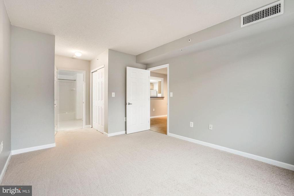 2726 GALLOWS ROAD Unit: 413