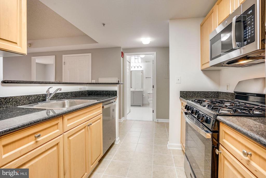 2726 GALLOWS ROAD Unit: 413