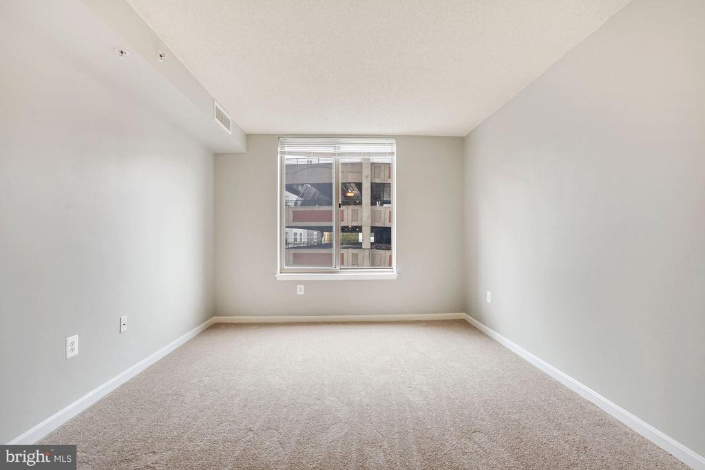 2726 GALLOWS ROAD Unit: 413