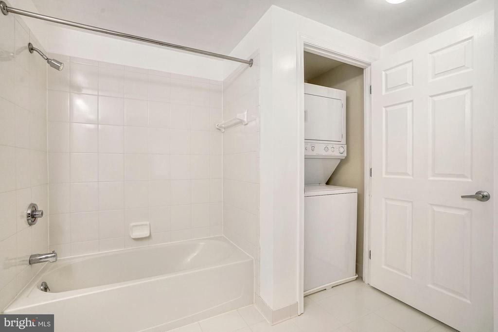 2726 GALLOWS ROAD Unit: 413