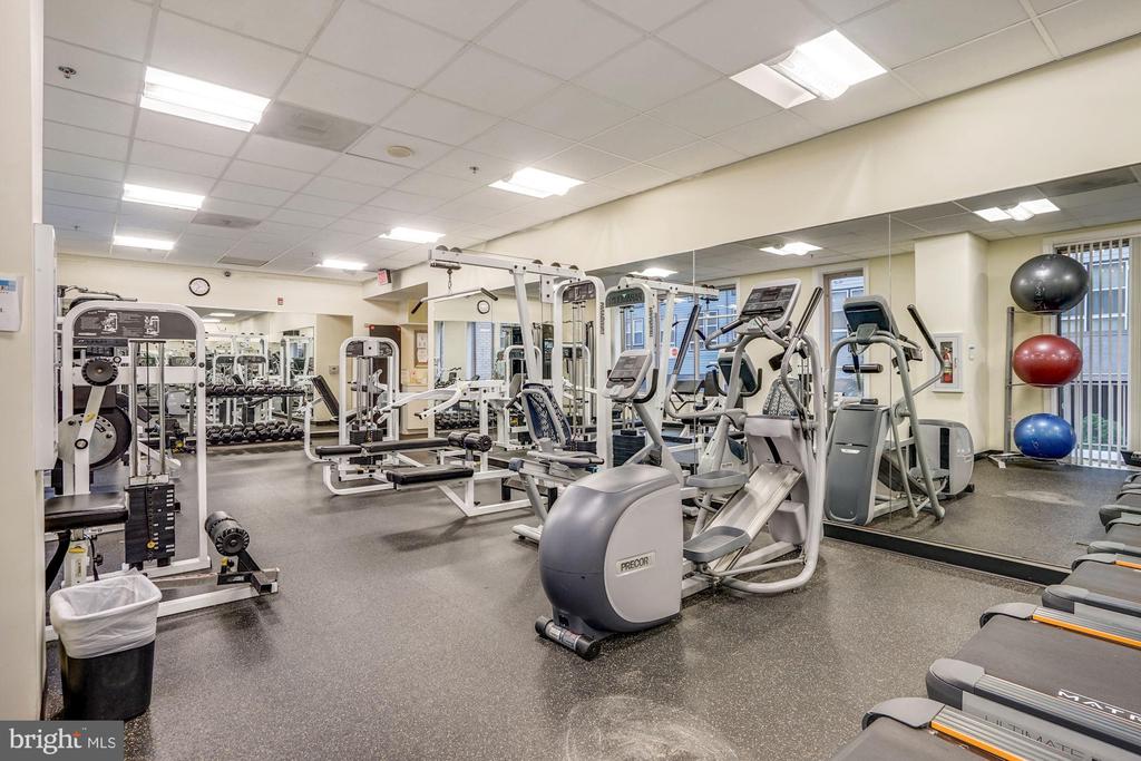 2726 GALLOWS ROAD Unit: 413