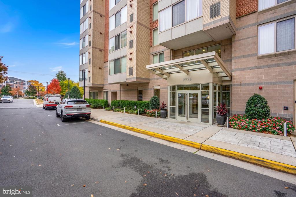 2726 GALLOWS ROAD Unit: 413
