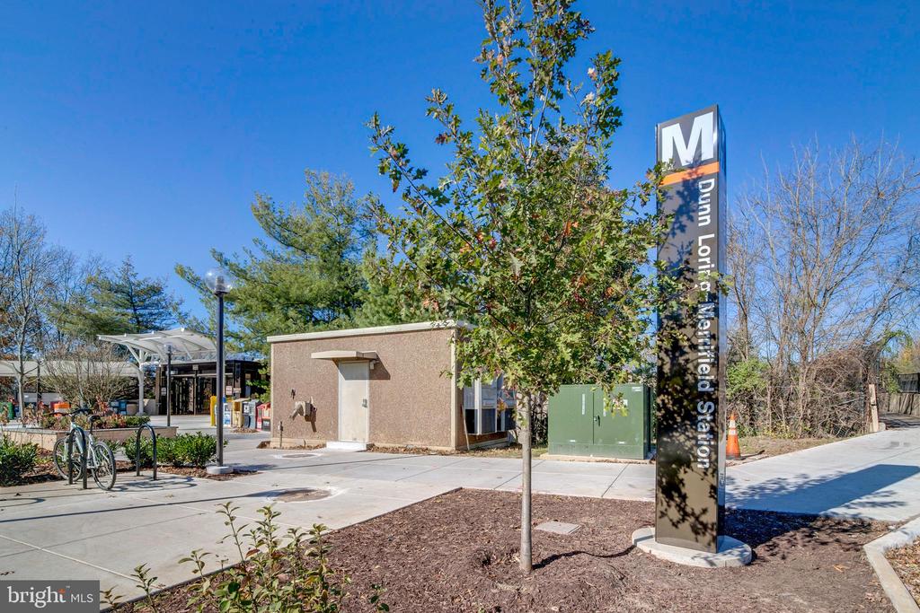 2726 GALLOWS ROAD Unit: 413