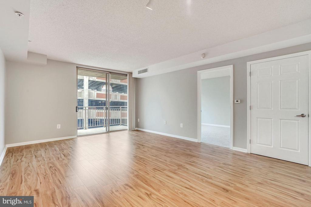 2726 GALLOWS ROAD Unit: 413