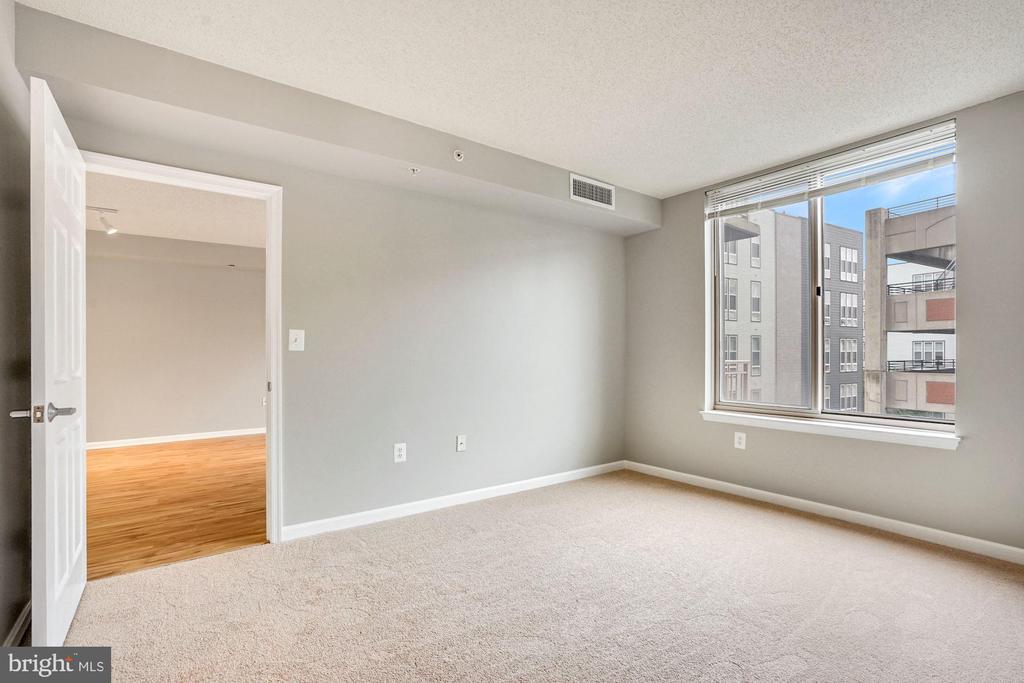 2726 GALLOWS ROAD Unit: 413