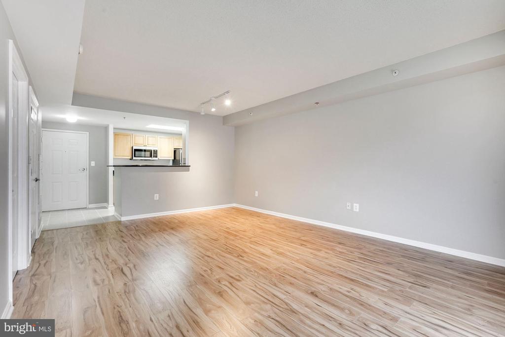 2726 GALLOWS ROAD Unit: 413