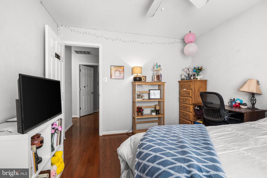 5608 SCHOOLFIELD COURT