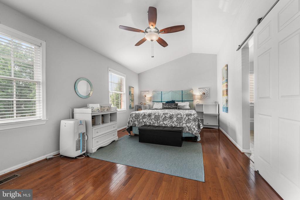 5608 SCHOOLFIELD COURT