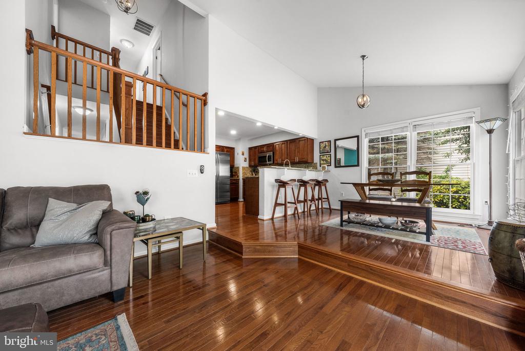 5608 SCHOOLFIELD COURT