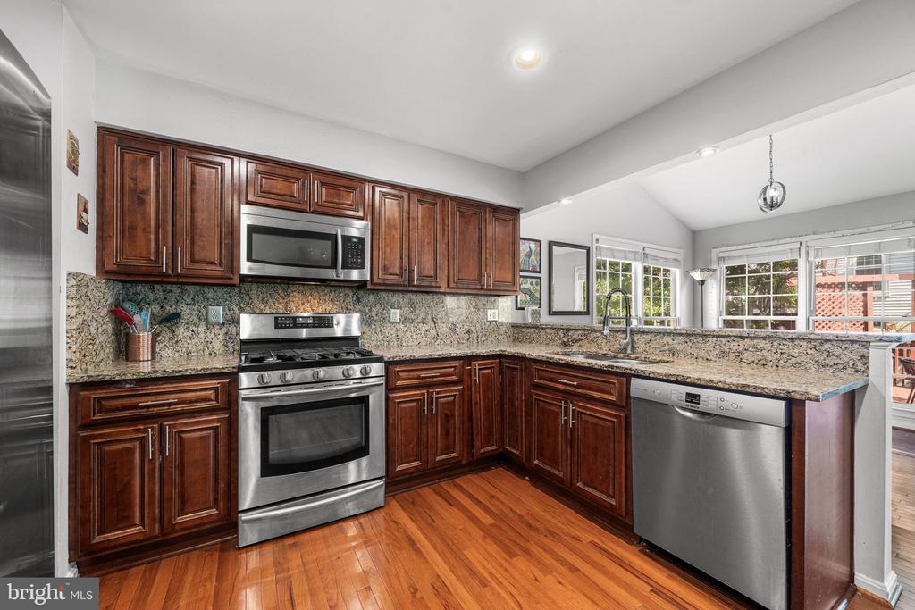 5608 SCHOOLFIELD COURT