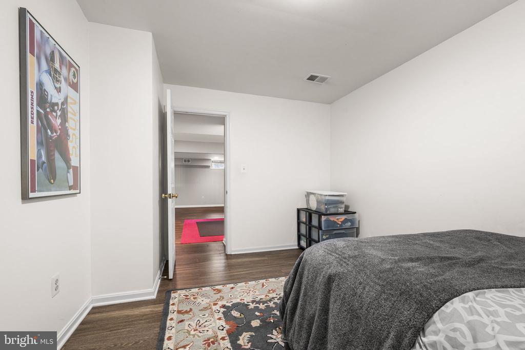 5608 SCHOOLFIELD COURT