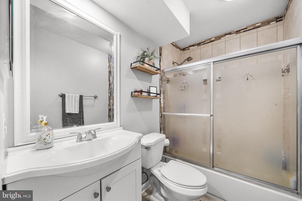 5608 SCHOOLFIELD COURT