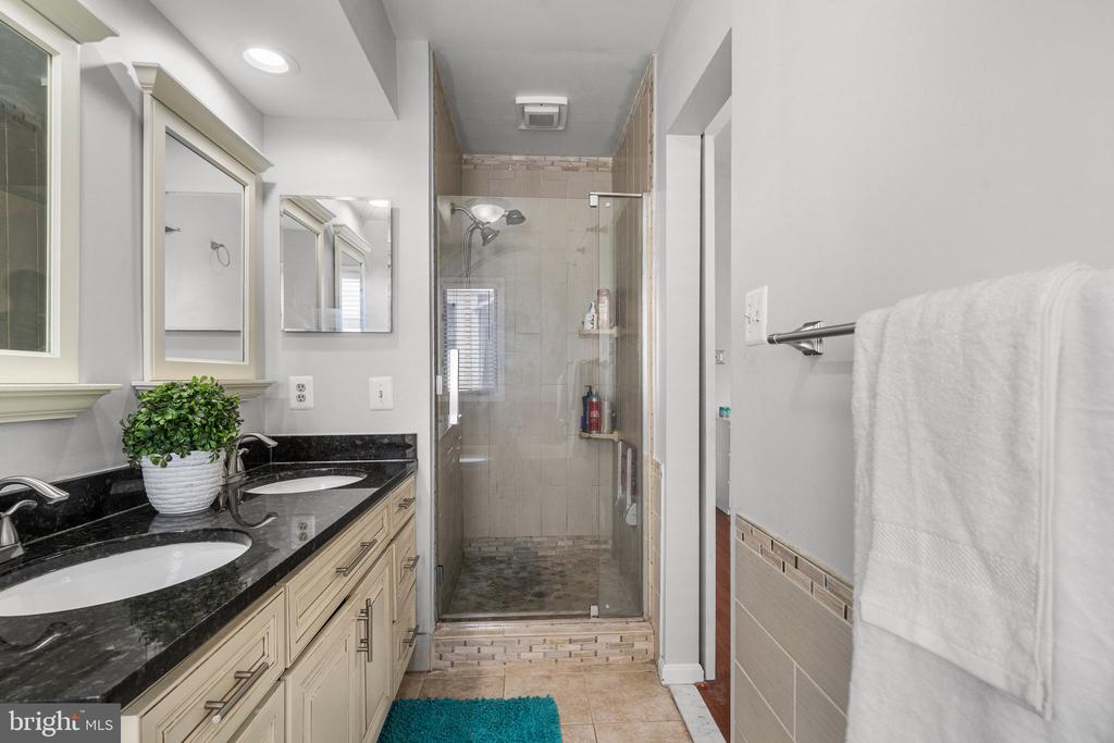 5608 SCHOOLFIELD COURT