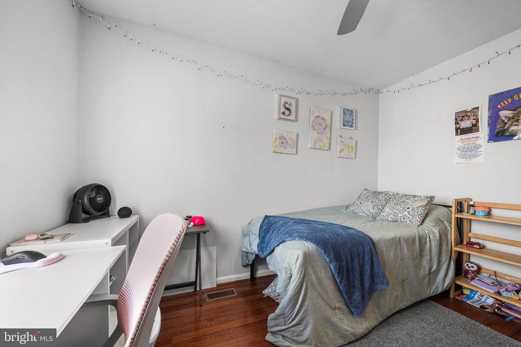 5608 SCHOOLFIELD COURT