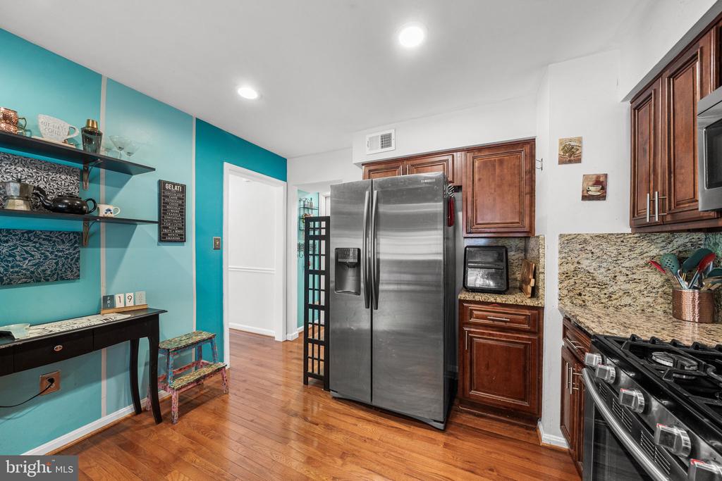 5608 SCHOOLFIELD COURT