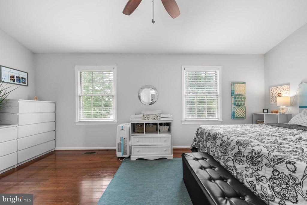 5608 SCHOOLFIELD COURT