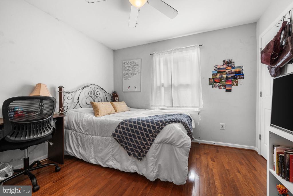 5608 SCHOOLFIELD COURT