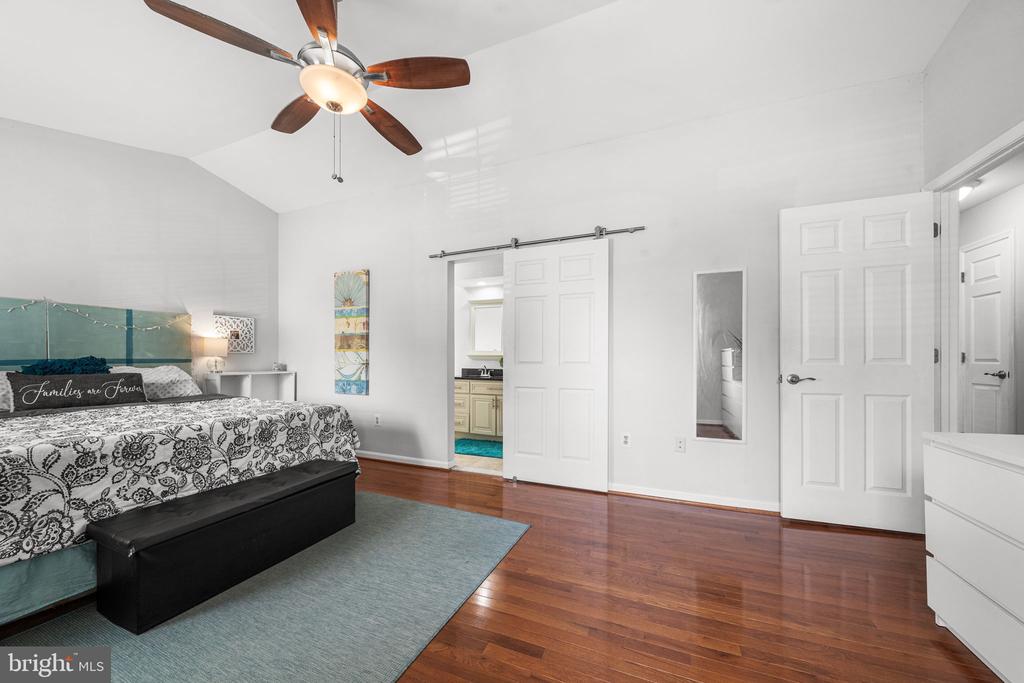5608 SCHOOLFIELD COURT