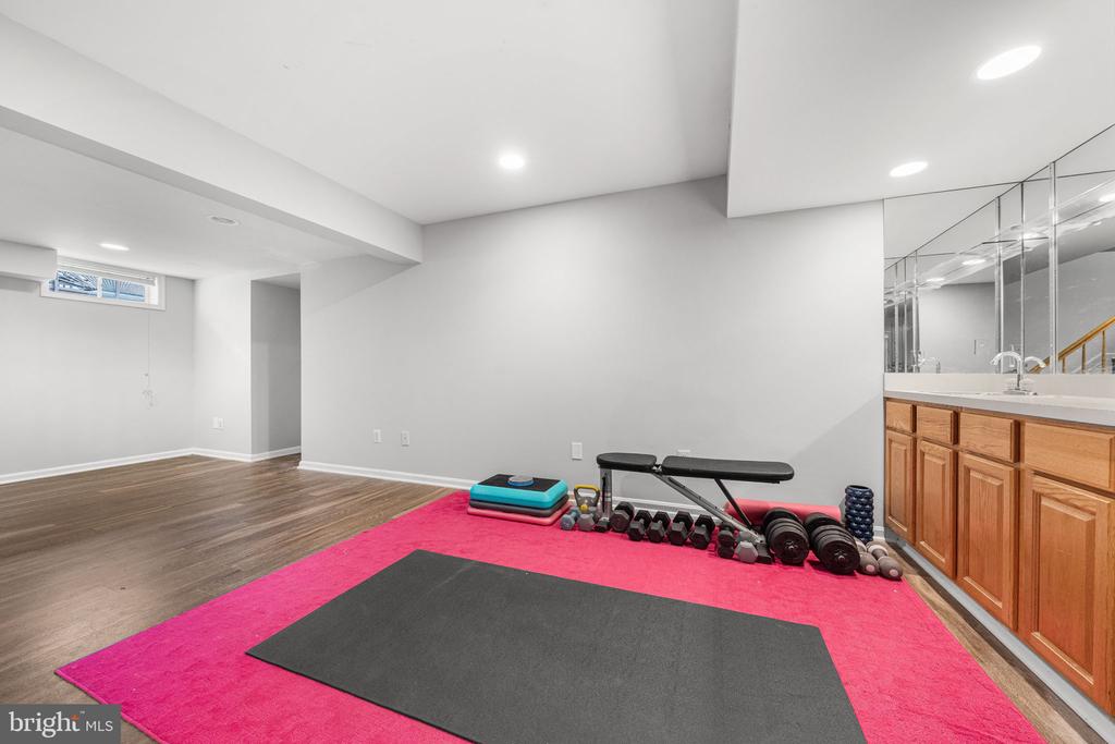 5608 SCHOOLFIELD COURT