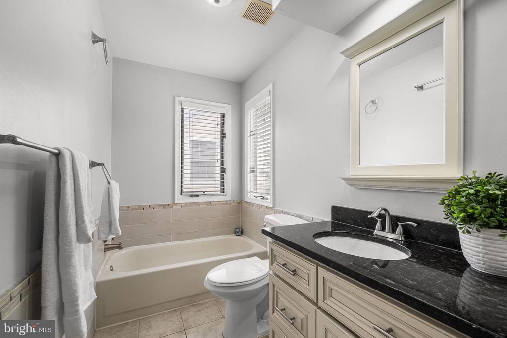 5608 SCHOOLFIELD COURT