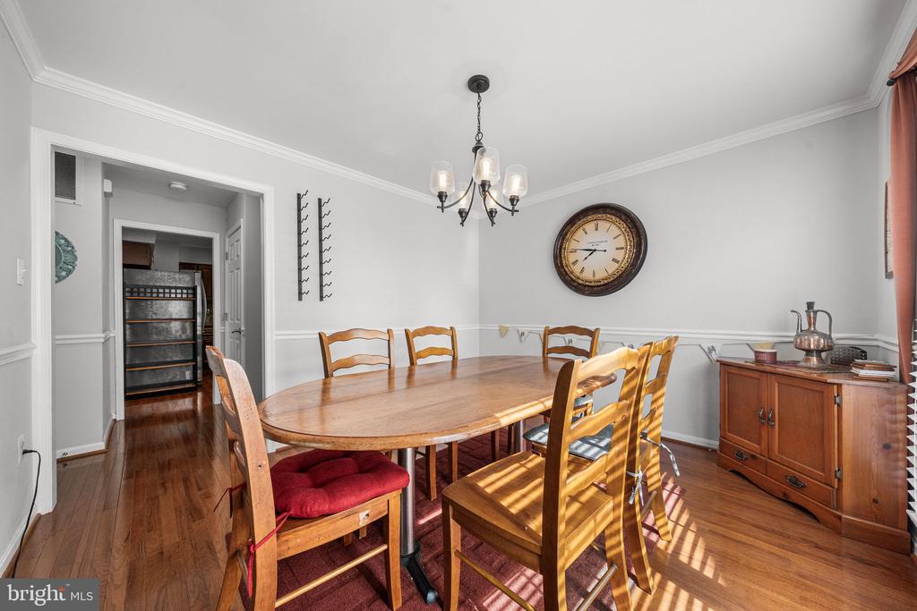 5608 SCHOOLFIELD COURT