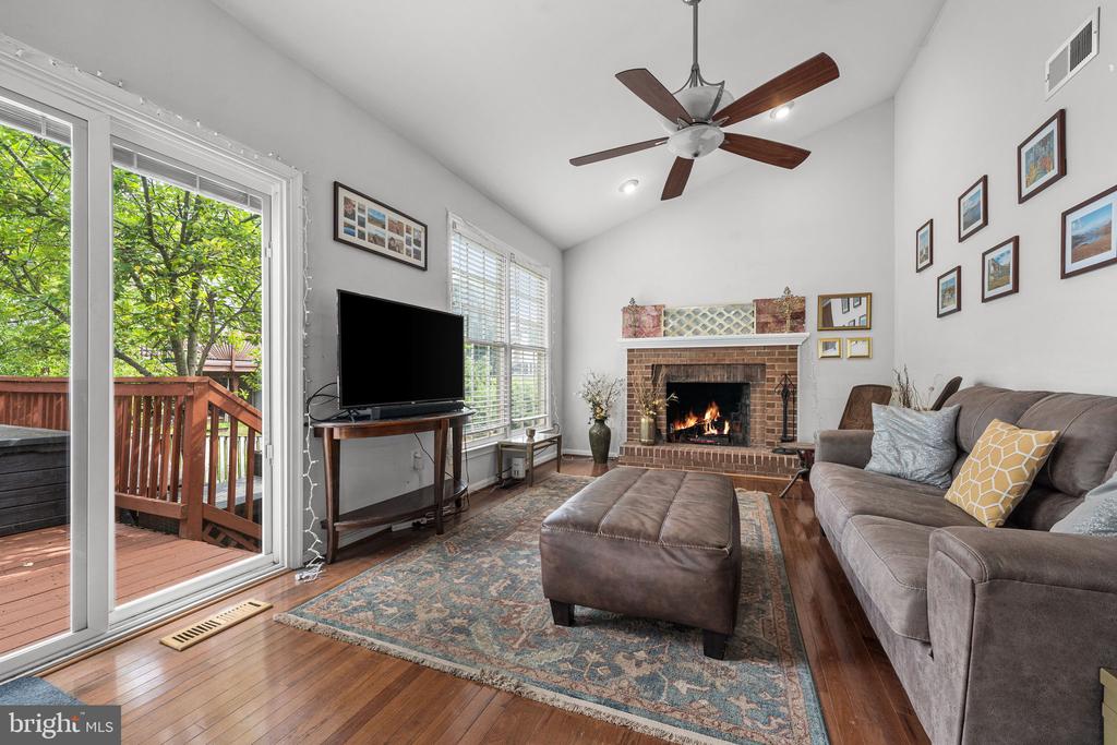 5608 SCHOOLFIELD COURT