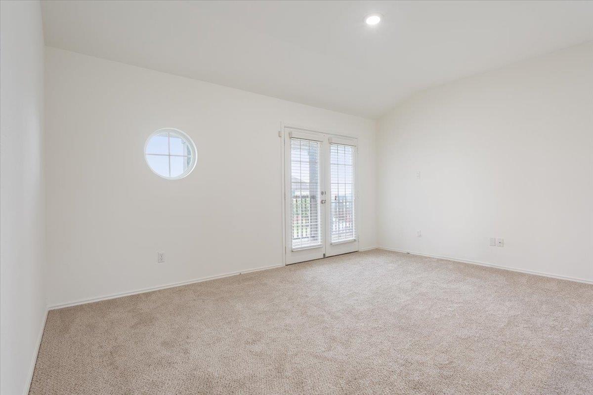 240 Foster LN