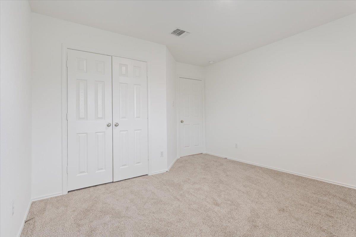 240 Foster LN