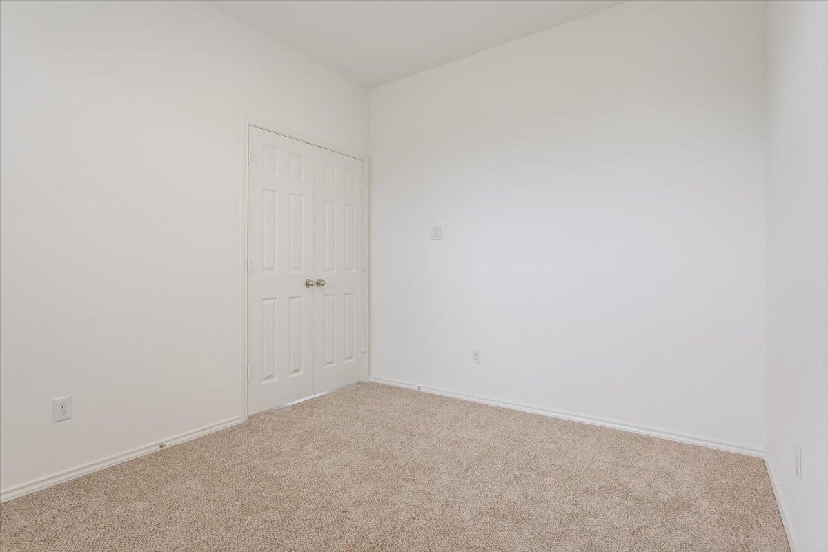 240 Foster LN