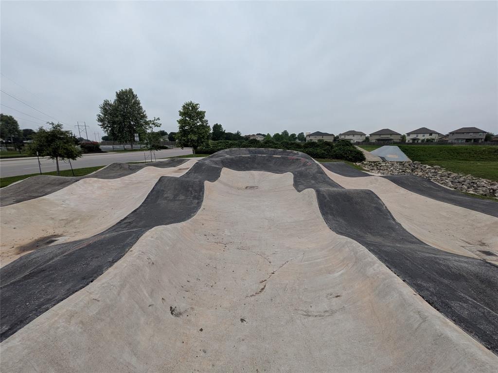240 Foster LN