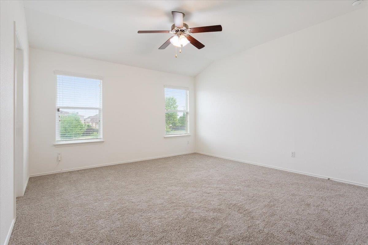 240 Foster LN