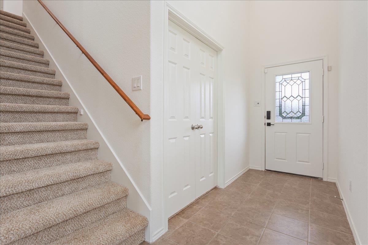 240 Foster LN