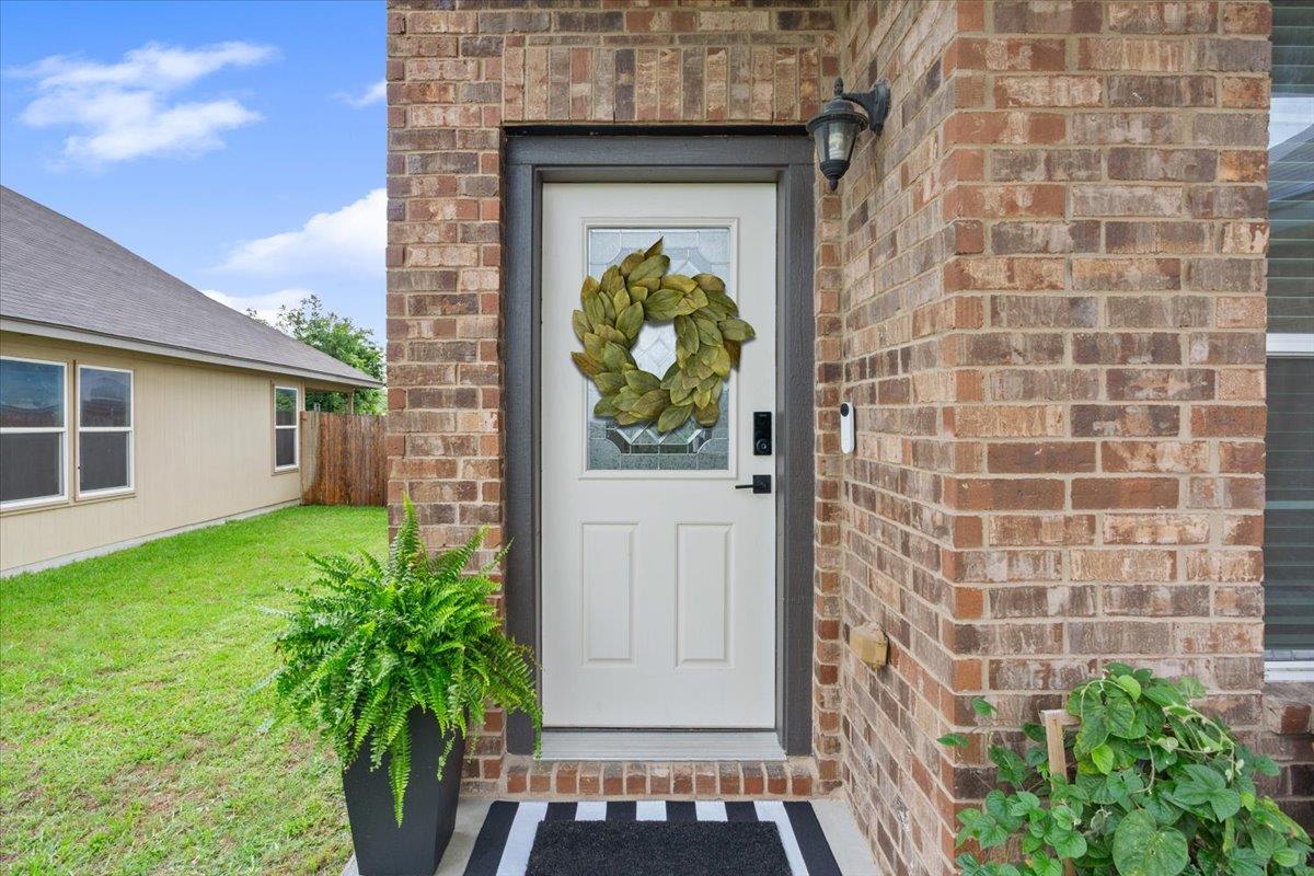 240 Foster LN