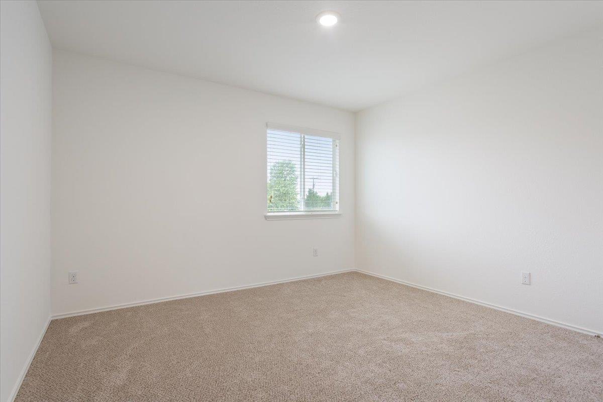 240 Foster LN