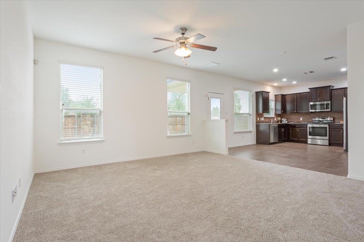 240 Foster LN